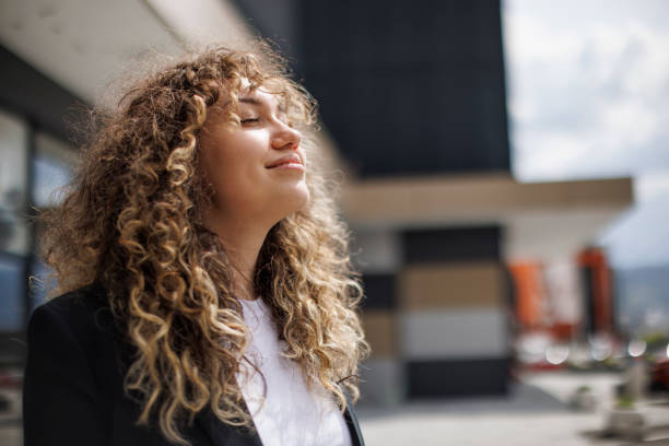 Le système nerveux joue un rôle essentiel dans notre équilibre. En effet, il régule nos émotions, nos mouvements et nos réactions. Par conséquent,