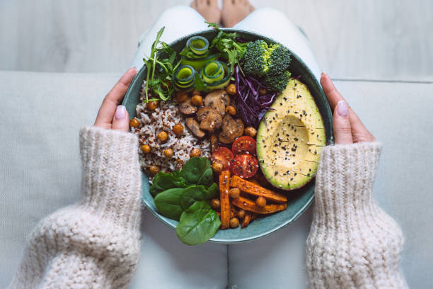 La nutrition naturelle apporte des nutriments essentiels sans excès néfastes. Ainsi, elle favorise un équilibre corporel durable.